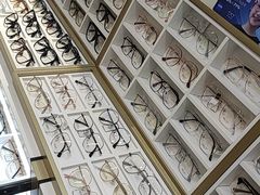 -美式眼镜·授权蔡司.依视路.尼康.豪雅.明月(南翔印象城店)