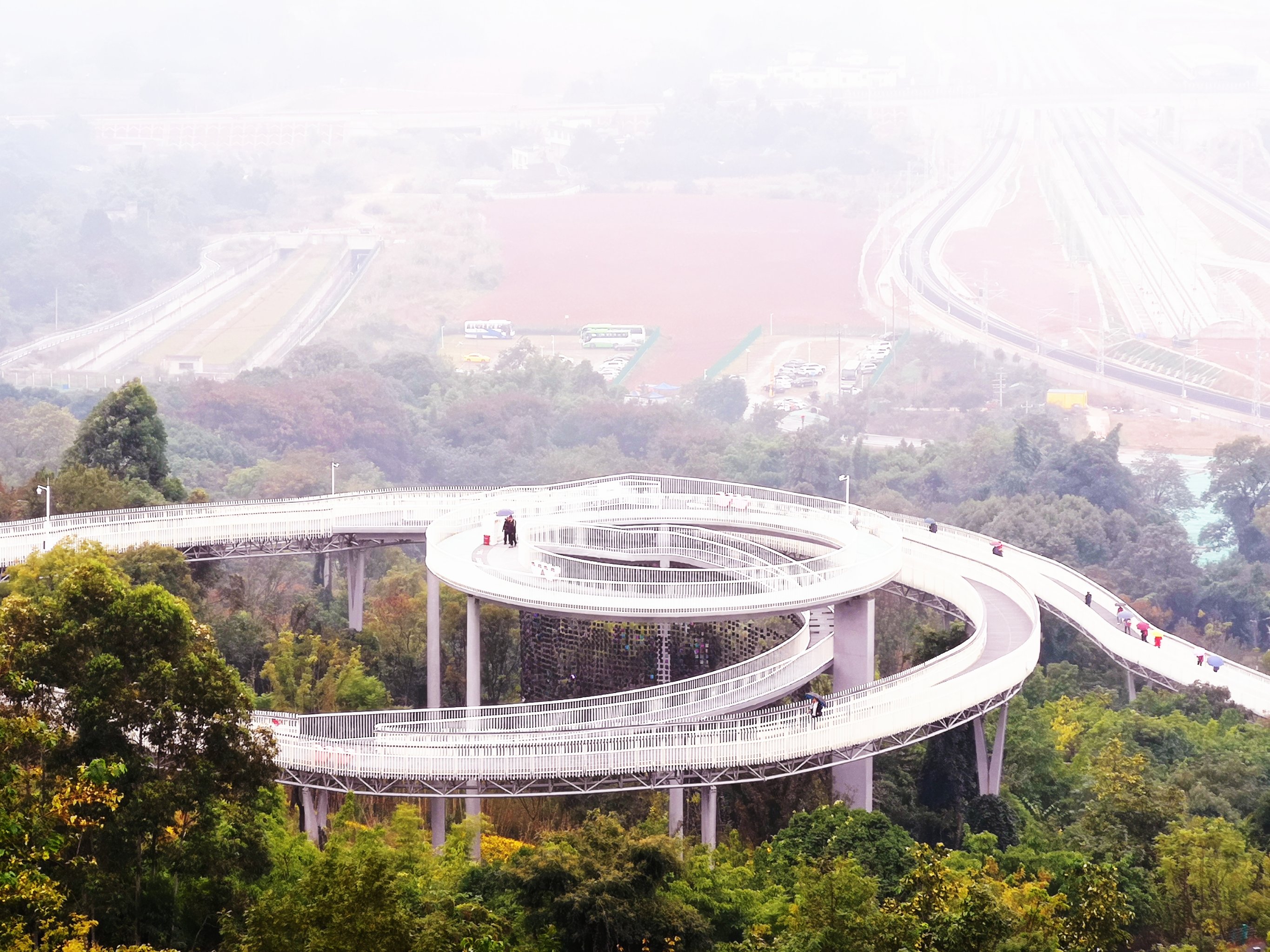 龙泉山高空栈道图片