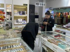 -美式眼镜·授权蔡司.依视路.尼康.豪雅.明月(人民广场店)