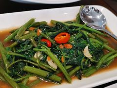 -Chom Cafe and Restaurant