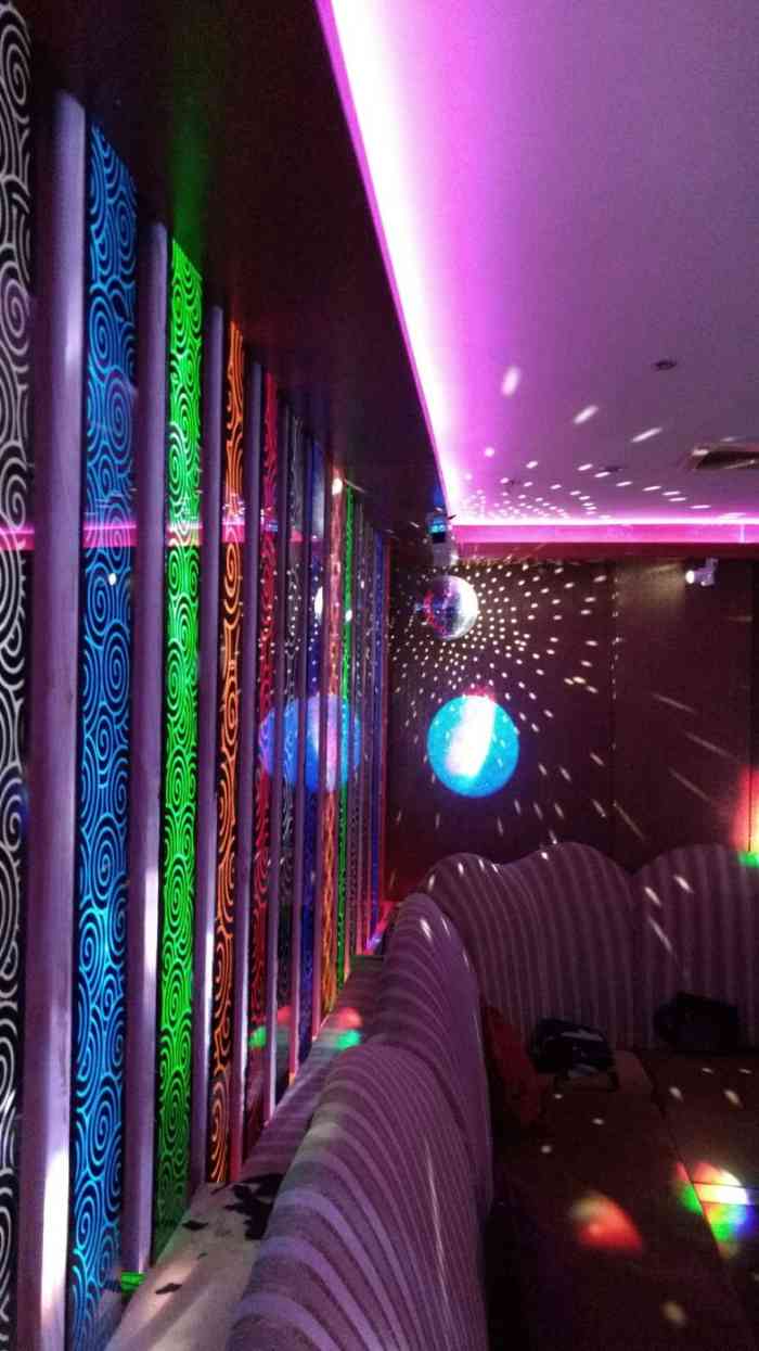 凤栖山ktv-"曲子不多,环境属于很老式的装修,作为消遣.