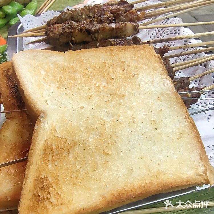 藏在小区楼下的路边小烧烤