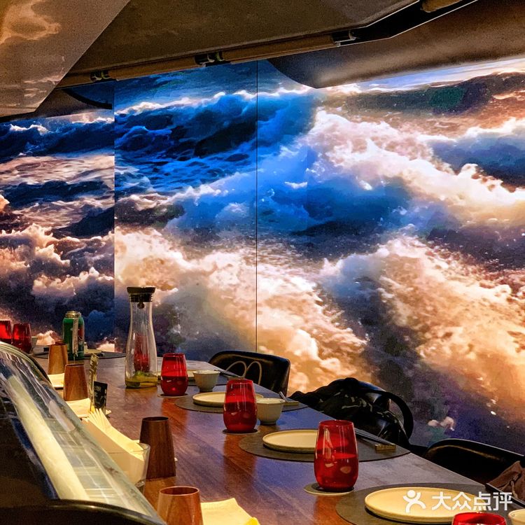 在日落的余晖中，来三里屯品味新中式美食！