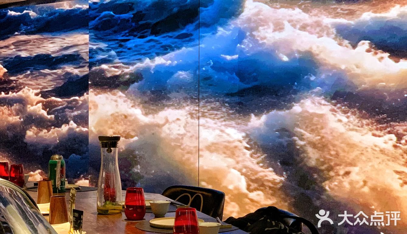 在日落的余晖中，来三里屯品味新中式美食！