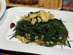 沙葱炒蛋-乡村馕坑肉·烧烤·新疆菜·本地人更爱吃(阿勒泰首店)