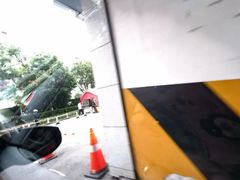 -卜蜂莲花-超市地下停车场