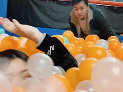 -爱蹦iBOON蹦床运动馆(江汉店)