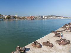 -多瑙河畔鞋履雕塑