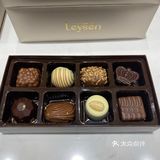 是不是真的进口的不知道，但是巧克力口感是真真心的不错