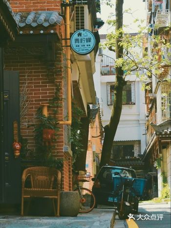 喝着可乐，吃着鸡腿，静静地看着丰盈西里的蓝天白云