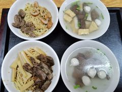 -松树干拌面店