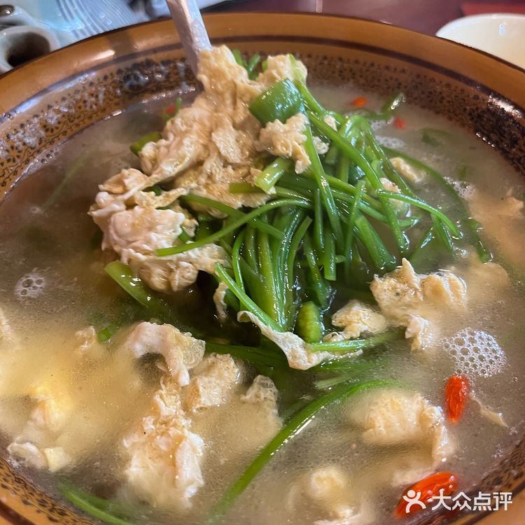 终于吃到了心心念念的手抓饭！来丽江古城一定要去