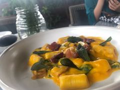 -ROAST coffee & eatery