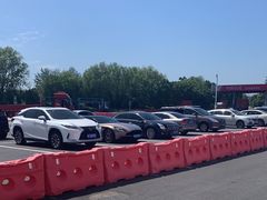 -平望服务区·停车场