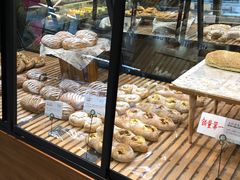 面包甜点陈列柜-Dough&Joe团憩(瑞虹天地月亮湾店)