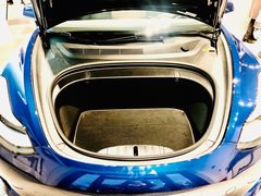 -TESLA 特斯拉(上海太古汇体验店)