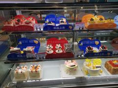 面包甜点陈列柜-巴黎优朵烘焙馆(菱角湖壹号店)