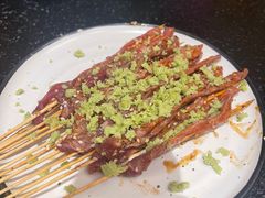 -何妹湿辣牛肉·粤式烧烤砂煲(桂雅路店)