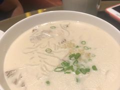 斑肉舞茸菇鱼汤米线-北京四季酒店·采逸轩