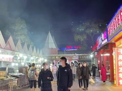 -布尔津河堤夜市