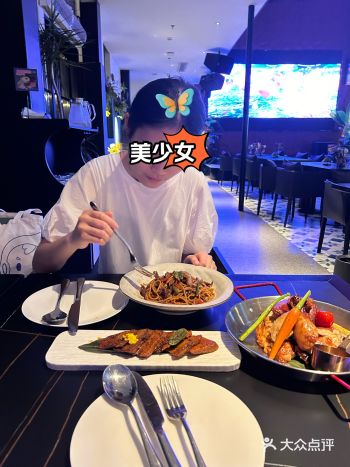 椰子皮位于30号仓，要走到西南角，位置比较偏