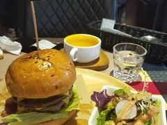 双层牛肉起司汉堡-遇见西木美式餐厅(体育路店)