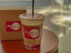 覆盆子拿铁-Joymean coffee.见面咖啡