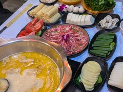 -鲜入围煮花胶鸡海鲜火锅