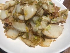 拆骨肉炒白菜-北李妈妈菜·虾爬子大锅贴(贵和店)