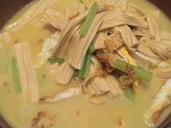 -阿瓦山寨·湘菜现炒·剁椒鱼头王(咸阳总店)