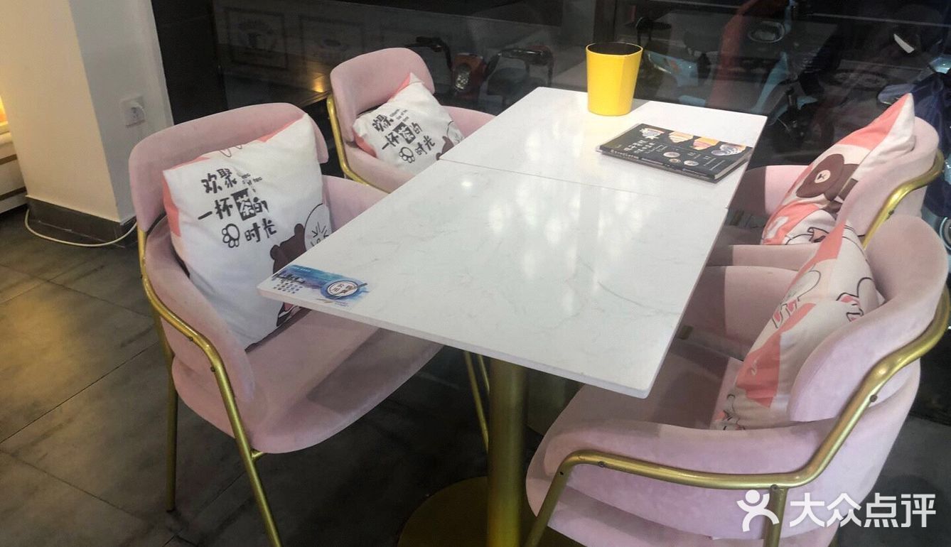 价格是相当便宜。点的是他们家的招牌饮料——小黄鸭