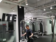 -汗水空间私教健身连锁(SM广场店)