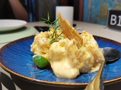 招牌沙汁大虾球-T館·花园艺术餐厅