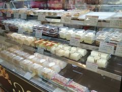 面包甜点陈列柜-红宝石·鲜奶小方·海派西点房(莘庄龙之梦店)