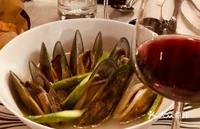 Steamed Mussels in White Wine
