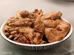 鲜麦芽灯芯草炖猪展(汤渣)-和苑酒家·一线江景(星寰店)