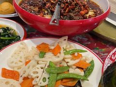 -闯关东东北农家菜(崂山石老人店)