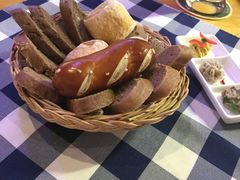 面包拼盘-皇冠自酿啤酒坊(中国红街5号楼店)