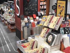 -枫叶小镇奥特莱斯