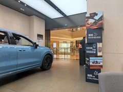 -理想汽车(世纪汇店)