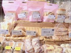-顶东面包花园·生日蛋糕(世博店)