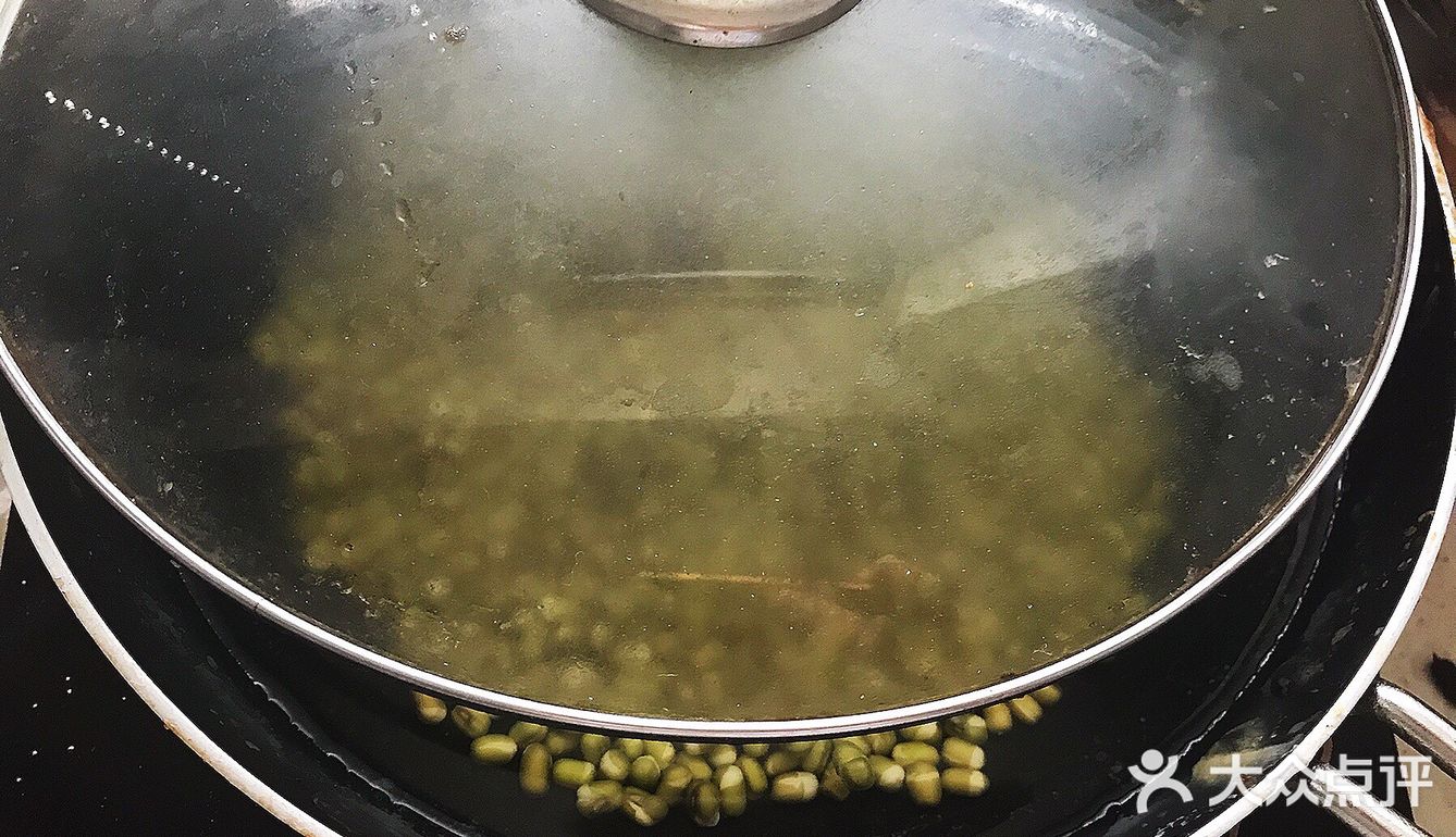 夏日降暑清凉西瓜绿豆冰沙，消暑解渴甜品