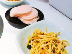 腌萝卜片-猪啊牛呀羊啊铜盘烤肉(正大广场店)