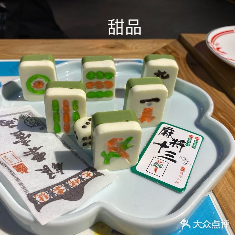 钟楼附近的长安大排档之上元灯会