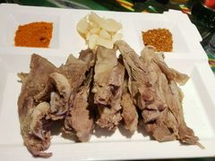 白条手抓羊肉-丝路香妃西域清真餐厅