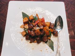 烧汁金蒜牛柳粒-夏阳湖皇冠假日酒店-中餐厅