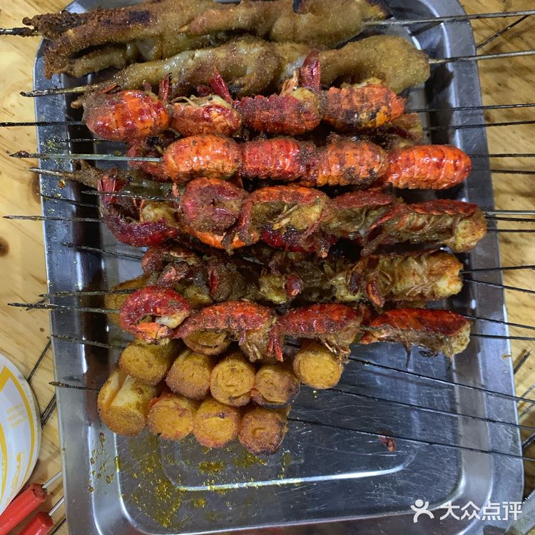 幸好吃了点对门的煎饺，要不然要饿调了面。招牌虾球很新鲜