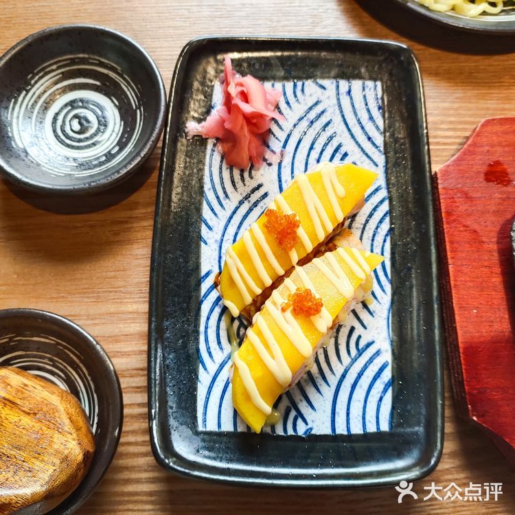 点了两份单人套餐，又单独点了一份年糕一份虾球