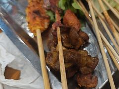 -哈尔滨小酒馆·鲜肉现穿自助烧烤(康新花园店)