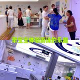 带宝宝体验游泳的乐趣
